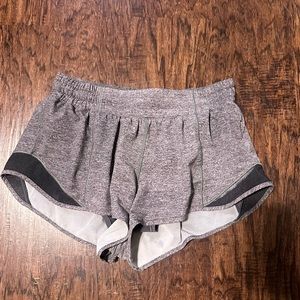 Lululemon hotty hot shorts 2.5 inch